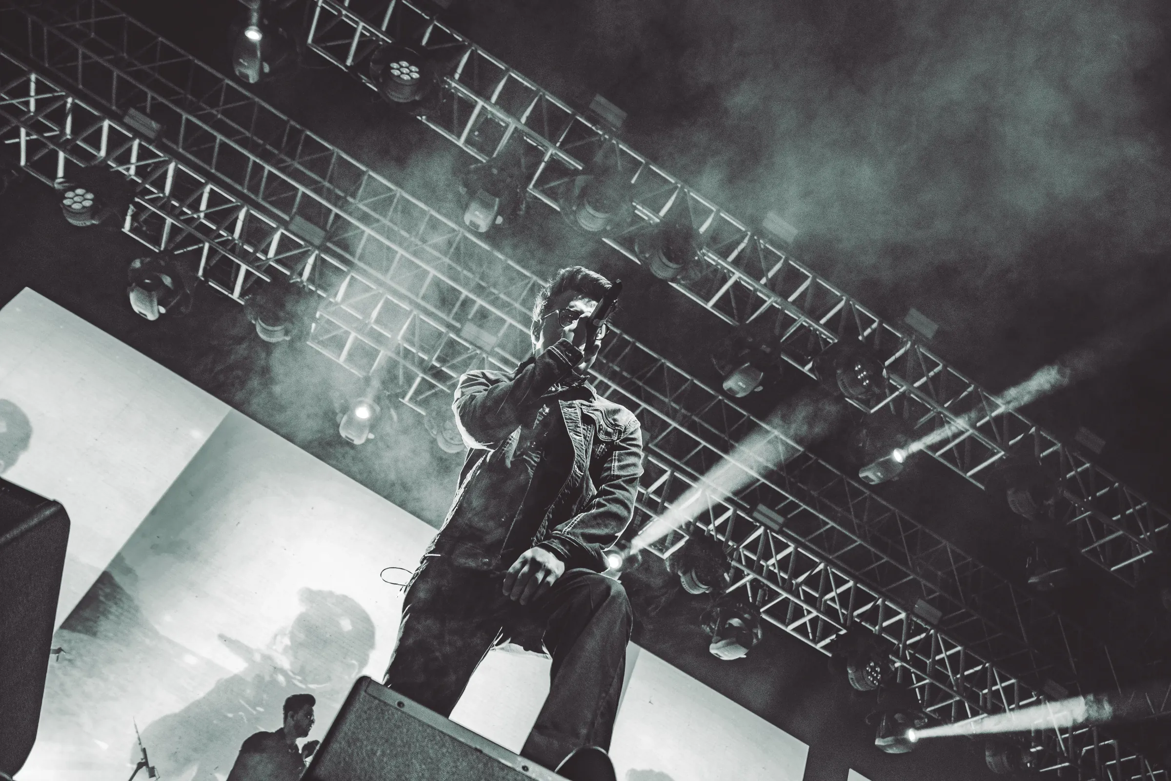 Event floor, wide frame