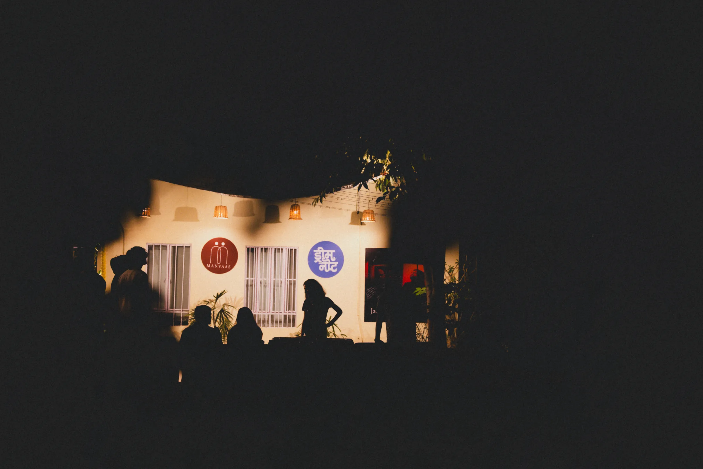 Behind the lens, live shoot